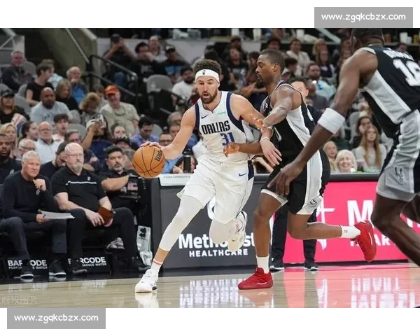 克莱 2700 记三分登历史前五!852 场铸就无球传奇 克莱 2700 记三分登历史前五!852 场铸就无球传奇